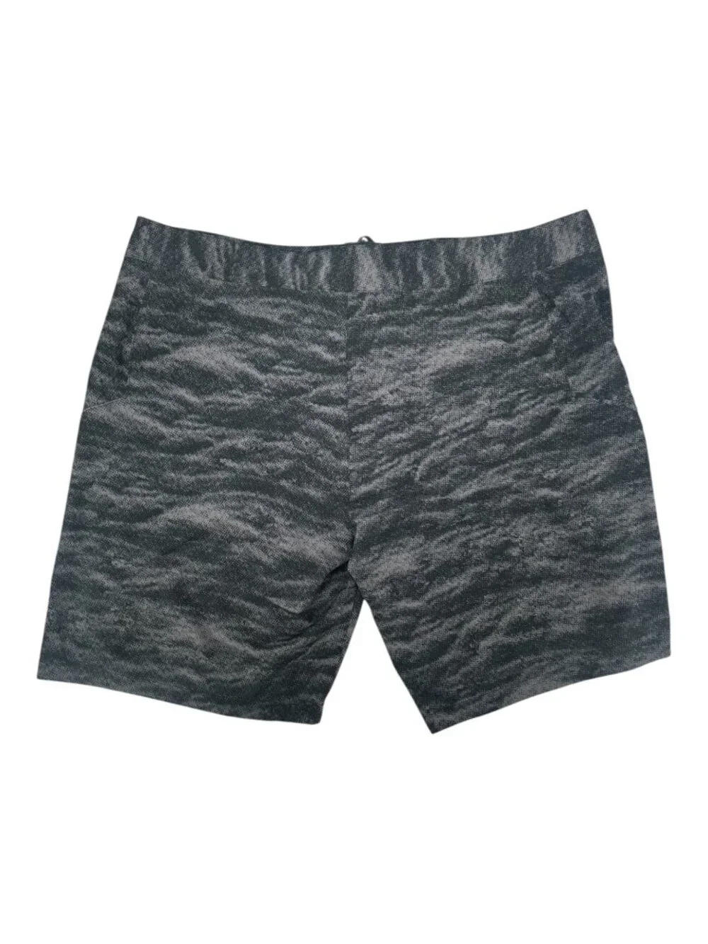 Under Armour HeatGear Men’s Gray Camo Board Shorts 42 Swim Trunks Beachwear NWOT